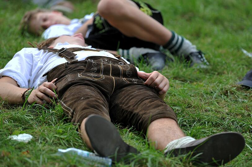 Die US-Botschaft empfiehlt: Schlafen Sie nicht im Park neben der Wiesn!