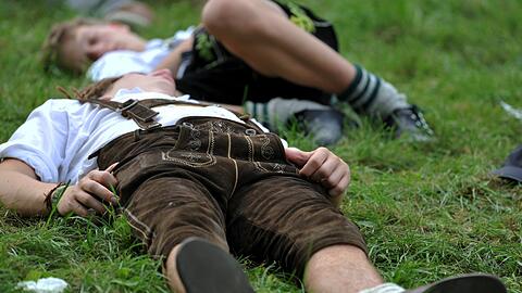 Die US-Botschaft empfiehlt: Schlafen Sie nicht im Park neben der Wiesn!