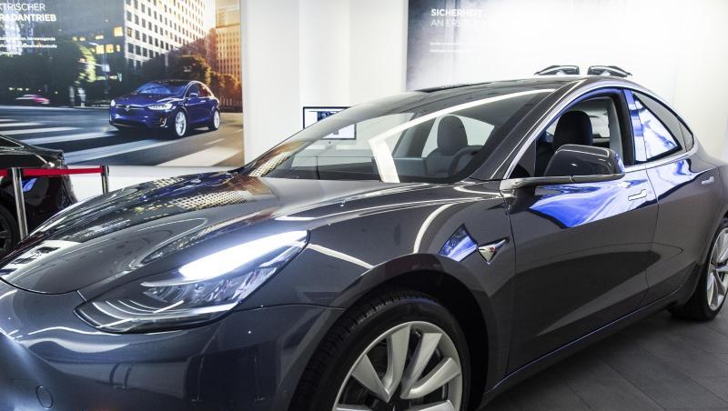 Tesla wird seinen Hoffnungsträger Model 3 ab Februar kommenden Jahres in Europa ausliefern. Tesla wird seinen Hoffnungsträger Model 3 ab Februar kommenden Jahres in Europa ausliefern.