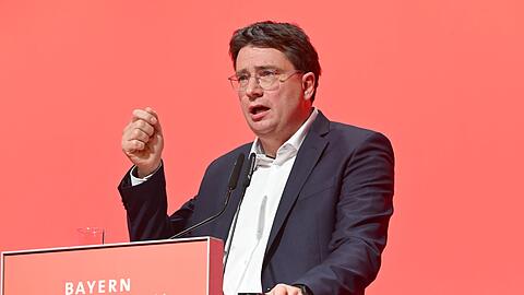 Der Landesvorsitzende der SPD in Bayern, Florian von Brunn, ist zum Spitzenkandidaten für die Landtagswahl 2023 gewählt worden.