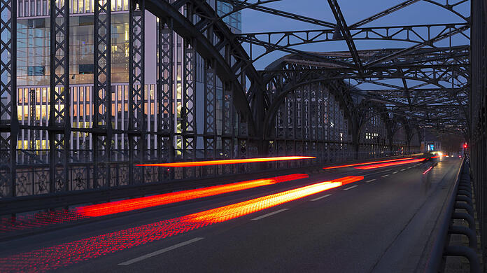 Die Hackerbrücke ist in einem schlechten Zustand. Deswegen muss sie saniert werden.