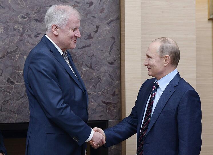 Horst Seehofer reiste am Mittwoch nach Moskau um Staatspräsident Wladimir Putin zu treffen.