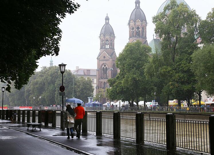 Das Isarinselfest trotzt dem nasskalten Herbstanfang - die Bilder vom Wochenende zum Durchklicken.