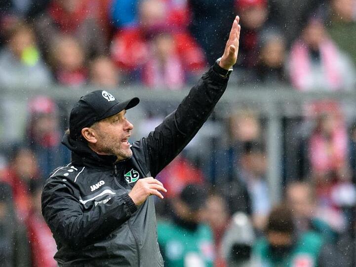Trainer Thomas Doll braucht mehr als ein Wunder um mit Hannover 96 den Klassenerhalt zu schaffen.