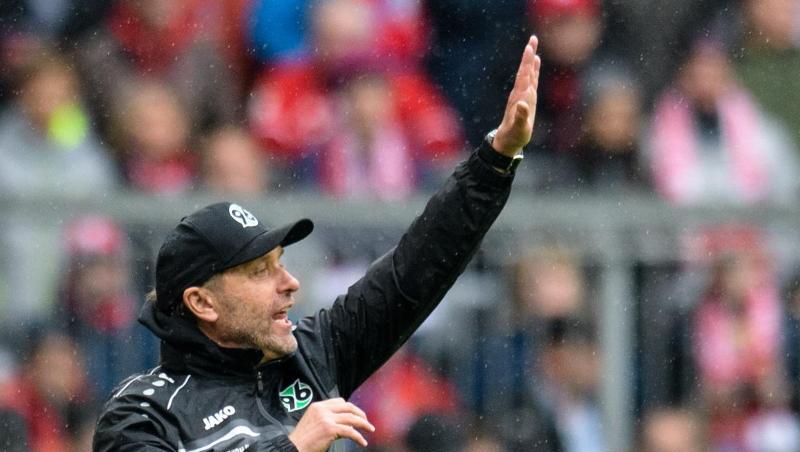 Trainer Thomas Doll braucht mehr als ein Wunder um mit Hannover 96 den Klassenerhalt zu schaffen. Trainer Thomas Doll braucht mehr als ein Wunder um mit Hannover 96 den Klassenerhalt zu schaffen.