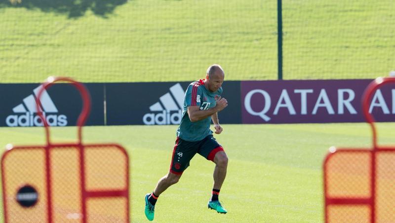 Arjen Robben im Trainingslager in Doha. Foto: Peter Kneffel Arjen Robben im Trainingslager in Doha. Foto: Peter Kneffel