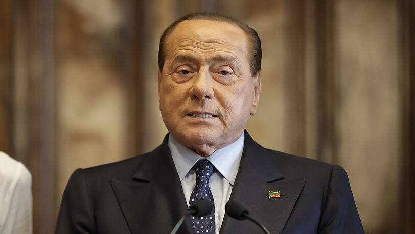 Silvio Berlusconi ist nach Angaben seiner Partei positiv auf das Coronavirus getestet worden und musste in ein Krankenhaus eingeliefert werden. (Archivbild)