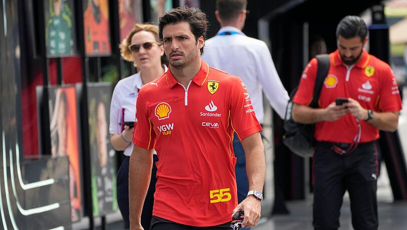 Ferrari-Pilot Carlos Sainz fällt mit einer Blinddarmentzündung aus.