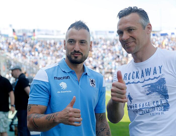 Der ehemalige Löwen-Keeper Michael Hofmann mit Timo Gebhart.