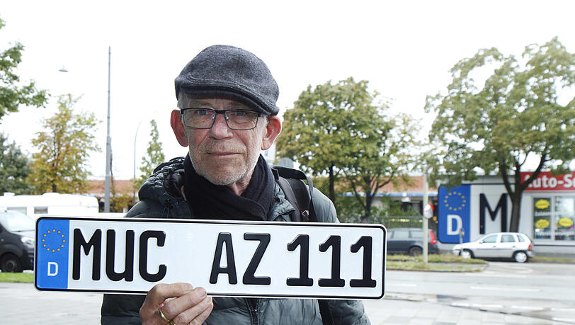 Heinz R. ist angestellt in einer Zulassungsfirma. "MUC wird vor allem die Biker freuen, mit ihren fast quadratischen Kennzeichen", sagt er. Heinz R. ist angestellt in einer Zulassungsfirma. "MUC wird vor allem die Biker freuen, mit ihren fast quadratischen Kennzeichen", sagt er.