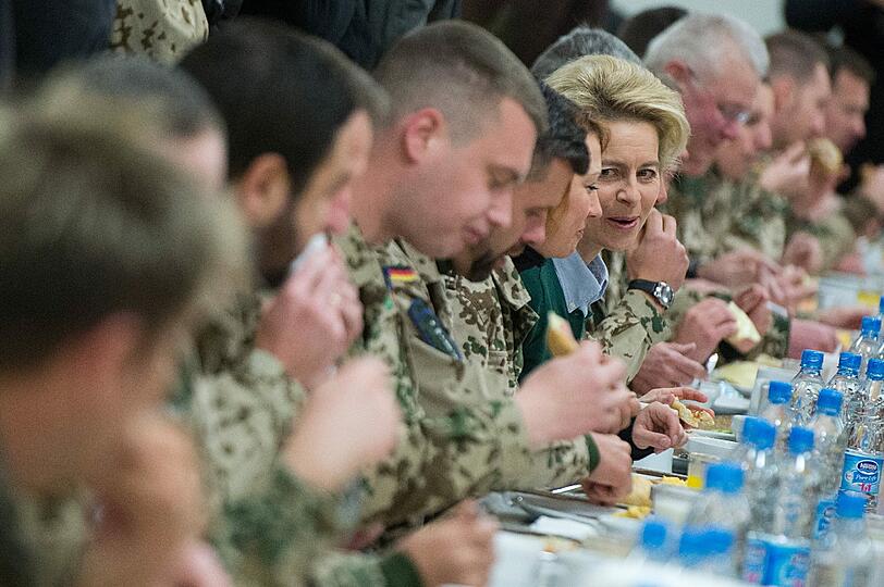 Verteidigungsministerin Ursula von der Leyen in Afghanistan. Die Bilder vom Blitzbesuch in Masar-i-Scharif.