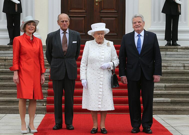 Die Queen begeistert bei ihrem Staatsbesuch in Berlin am Mittwoch die Massen. Die Bilder des Tages.