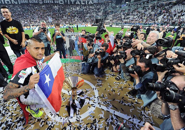 Den Fußballer Vidal auf seinen Ruf als Raubein, als &bdquo;Krieger&ldquo; zu beschränken, wäre ungerecht. Er kann auch mit dem Ball viel anfangen, das Spiel verlagern, punktgenaue Diagonalpässe mit beiden Füßen schlagen. Technik gepaart mit Power