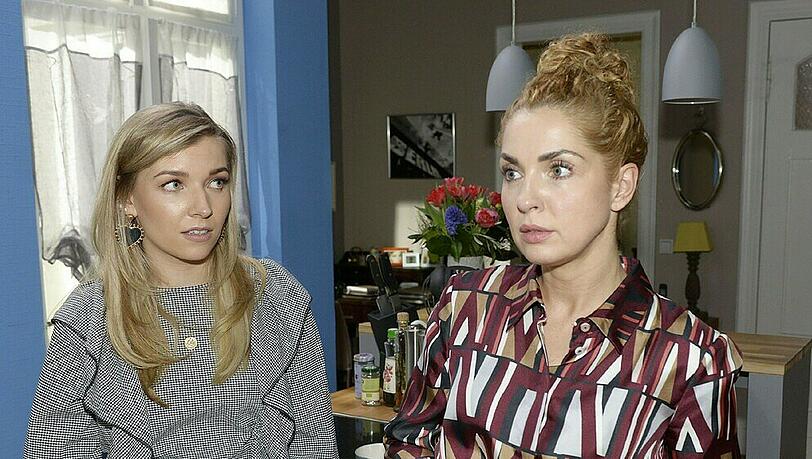 "GZSZ": In Brendas (l.) Augen verhält sich Nina auffällig "GZSZ": In Brendas (l.) Augen verhält sich Nina auffällig