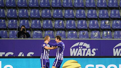 Gaetan Bussmann (r) war Aues Matchwinner beim Heimsieg gegen Bochum.