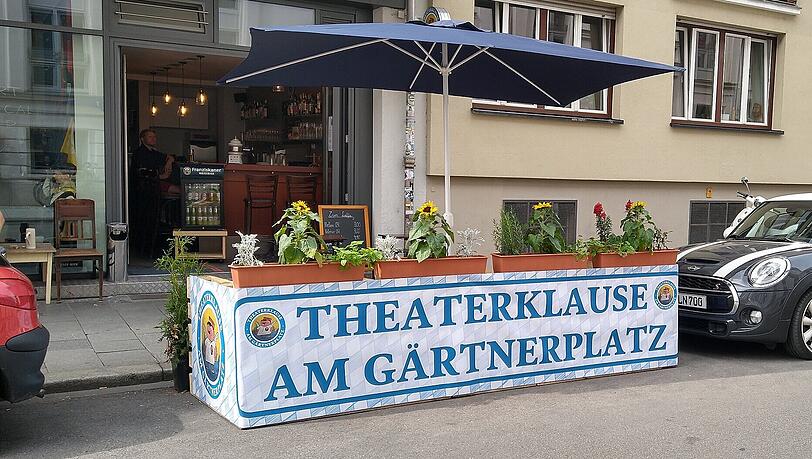 Ein Bild vom vergangenen Sommer: Auch die Theaterklause hatte einen Schanigarten.