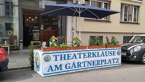 Ein Bild vom vergangenen Sommer: Auch die Theaterklause hatte einen Schanigarten.