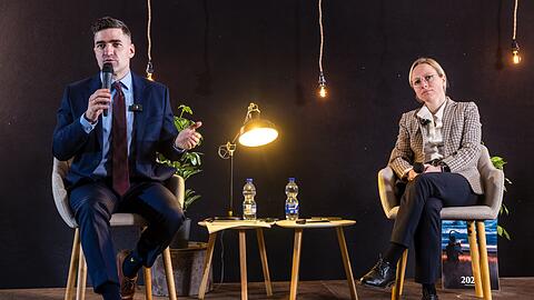 Sellner und AfD-Politikerin Lena Kotr&eacute; diskutieren &uuml;ber sogenannte Remigration. Kotr&eacute; machte vorab Werbung f&uuml;r das Treffen in Brandenburg. (Archivbild)