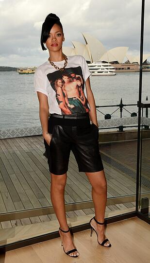 Schöne Frau vor der Oper in Sydney: Sängerin Rhianna