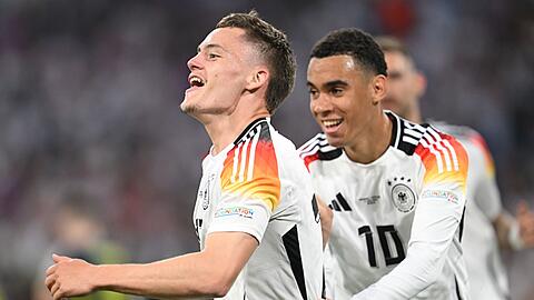 Florian Wirtz (l) und Jamal Musiala prägen derzeit den deutschen Fußball.
