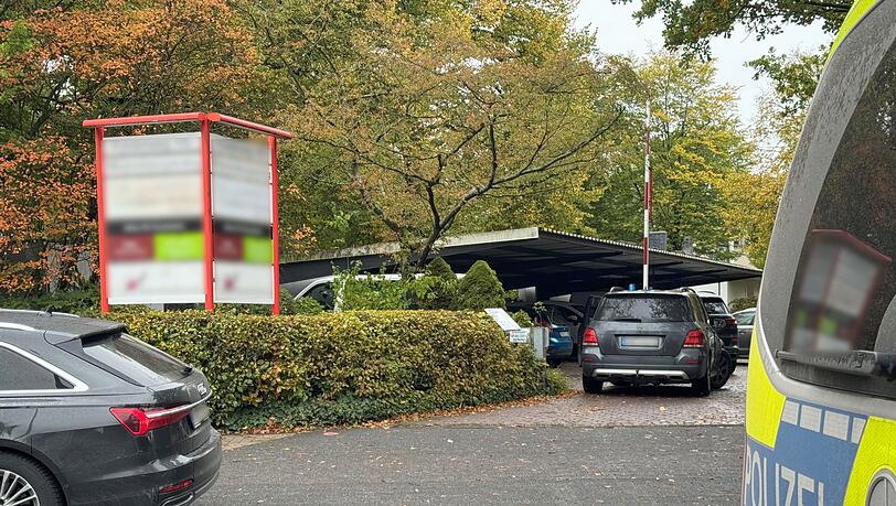 Großeinsatz der Polizei an Berufskolleg: Eine Schülerin wurde mit einem Messer angegriffen