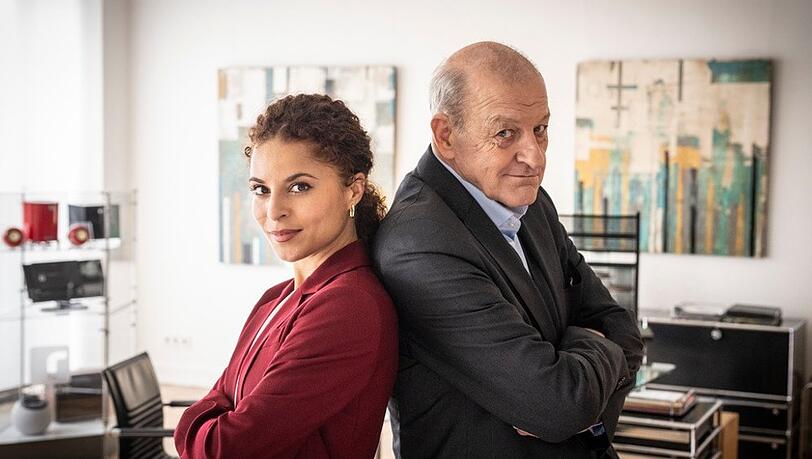 "Wilsberg: Trügerische Sicherheit": Juristin Dr. Tessa Tilker (Patricia Meeden) und Privatdetektiv Georg Wilsberg (Leonard Lansink) sind ein gutes Team. "Wilsberg: Trügerische Sicherheit": Juristin Dr. Tessa Tilker (Patricia Meeden) und Privatdetektiv Georg Wilsberg (Leonard Lansink) sind ein gutes Team.