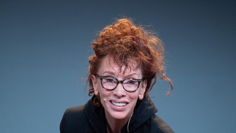 Die Schriftstellerin Sibylle Berg glaubt, dass Männer besonders dafür anfällig sind, nach Gefühl zu entscheiden. Die Schriftstellerin Sibylle Berg glaubt, dass Männer besonders dafür anfällig sind, nach Gefühl zu entscheiden.