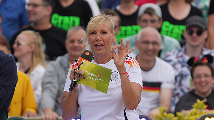 Andrea Kiewel ließ sich nach einem Tonfehler beim "ZDF-Fernsehgarten" nicht aus der Ruhe bringen.