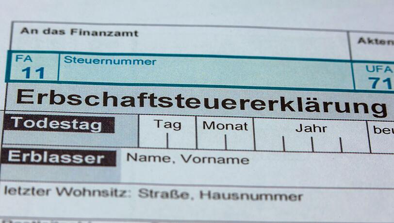 Wer erbt oder Vermögen geschenkt bekommt, muss Steuern zahlen - jedenfalls ab einer Freigrenze. (Symbolbild)