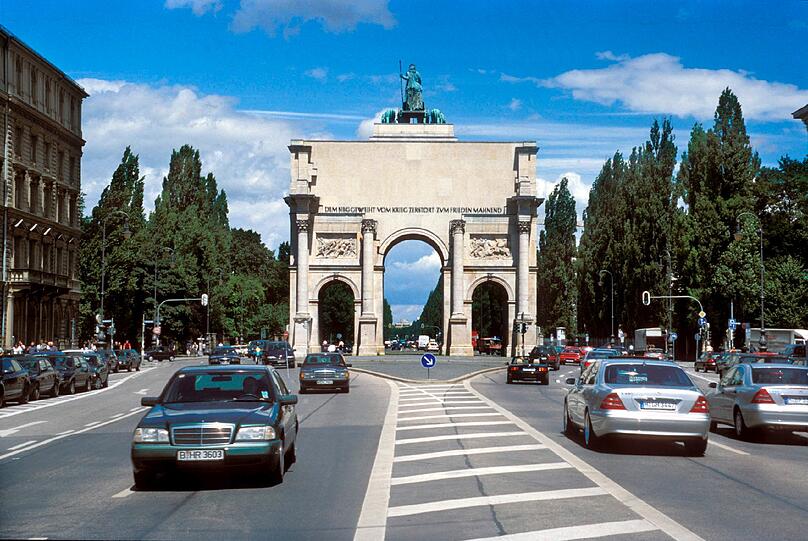 Wird zur Partymeile: für die Einheits-Feier am 2. und 3. Oktober wird die Ludwigstraße vom Odeonsplatz übers Siegestor bis zur Georgenstraße eine Woche lang gesperrt.
