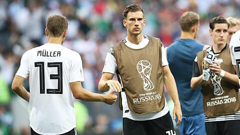 Wechselt vom FC Schalke zum FC Bayern: Leon Goretzka (Mi.).