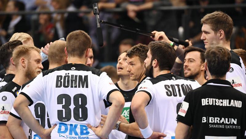 Trainer Christian Prokop (m) redet beim All-Star-Game während eines Time-Outs mit dem Team. Trainer Christian Prokop (m) redet beim All-Star-Game während eines Time-Outs mit dem Team.
