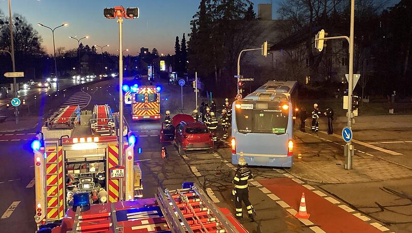 Die Münchner Polizei ermittelt zum Unfallhergang. Die Münchner Polizei ermittelt zum Unfallhergang.