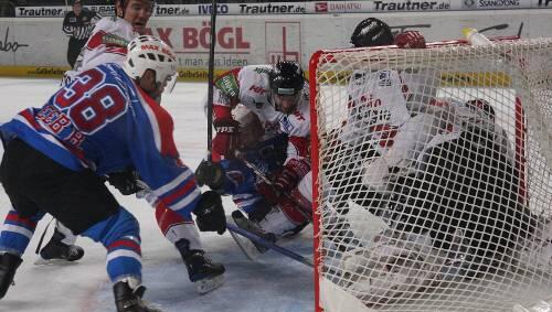 Gut gekämpft, aber verloren: Greg Leeb traf zwar zum 1:1 gegen Köln, aber am Ende verloren die Nürnberg Ice Tigers knapp mit 4:5 gegen die Haie. Gut gekämpft, aber verloren: Greg Leeb traf zwar zum 1:1 gegen Köln, aber am Ende verloren die Nürnberg Ice Tigers knapp mit 4:5 gegen die Haie.