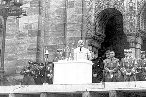 Selbst vor der Hauptsynagoge am Hans-Sachs-Platz, die er 1938 abreißen ließ, hielt Julius Streicher seine Hetzreden gegen die Juden.