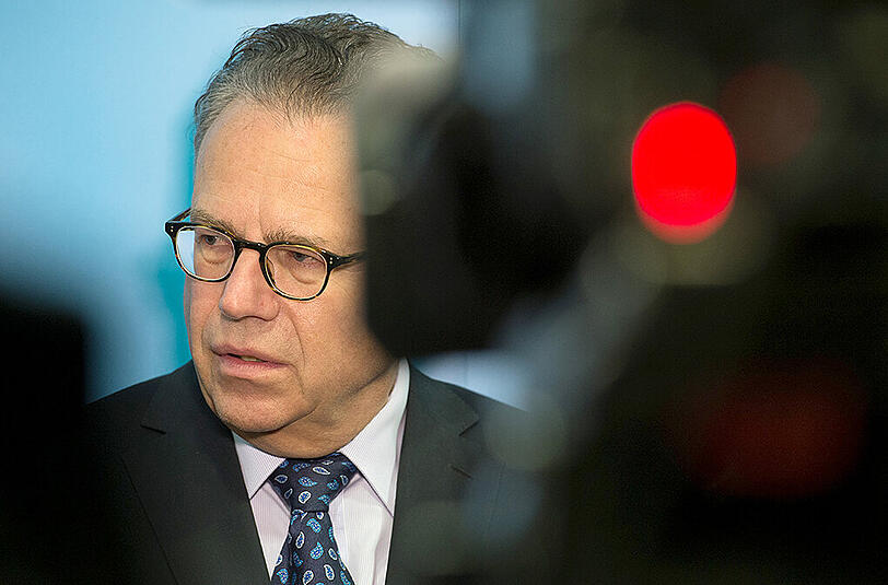 Frank-Jürgen Weise: "Wenn der Flüchtlingszugang so weitergeht, reichen auch die angepeilten 7300 Stellen beim BAMF nicht aus."