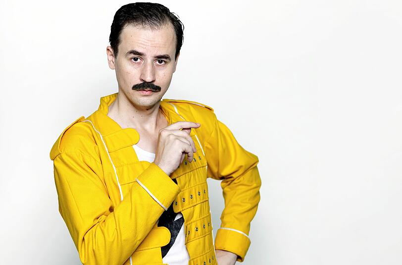 Ein Österreicher mit Schmäh und dem Gestus von Freddy Mercury: Austrofred.