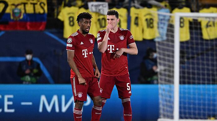 Bei Kingsley Coman (links) stellen sich Fragen nach einem Wechsel nicht, Benjamin Pavard hat bei Trainer Juliasn Nagelsmann einen Stein im Brett.
