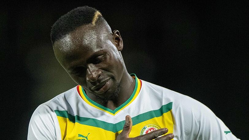 "Es fehlt ein Schlüsselspieler", sagt N'Diaye über den Ausfall von Bayern-Star Sadio Mané. Die Mannschaft müsse nun über den Teamgeist zum Erfolg kommen.