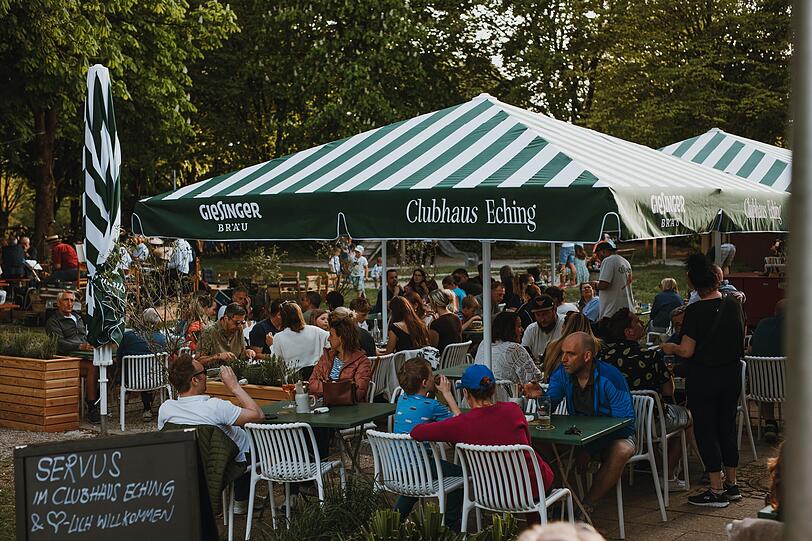 Das Clubhaus Eching ist eine Mischung aus Vereinsheim und Biergarten. Das Bier kommt von Giesinger Br&auml;u.