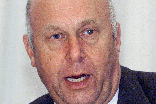 Manfred Weiß wurde am Plakat als &bdquo;Lügner&ldquo; bezeichnet.