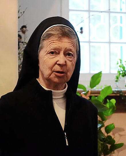 Schwester Edelhild betreut in der ehemaligen Thomas-Mann-Villa erholungssuchende Mitschwestern.