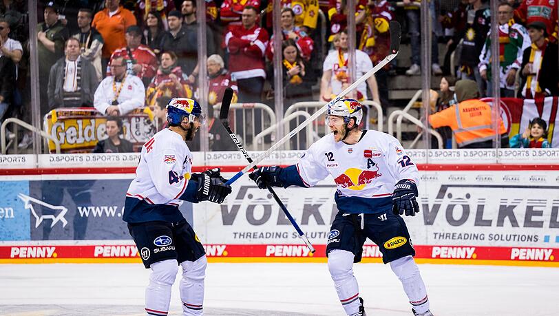 Zwei Matchwinner des EHC: Yasin Ehliz (l.) und Ben Smith.