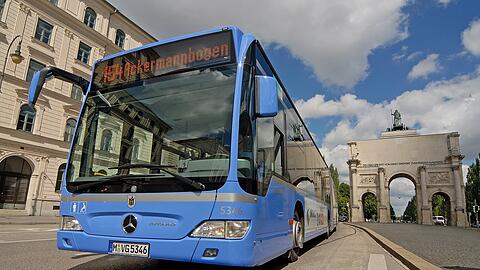 Für die Zukunft wappnet sich die MVG, indem sie im kommenden Jahr Busfahrer im europäischen Ausland ausbilden und die Ausbildung in München zusätzlich in Teilzeit anbieten will. (Symbolbild)