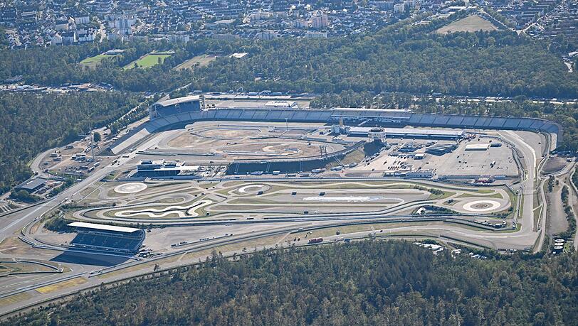 Das Motodrom auf dem Hockenheimring, aufgenommen aus einem Flugzeug.