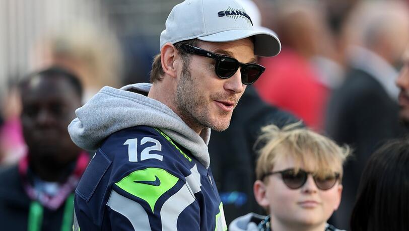 Chris Pratt mit seinem Sohn Jack Pratt beim Super Bowl 2026.