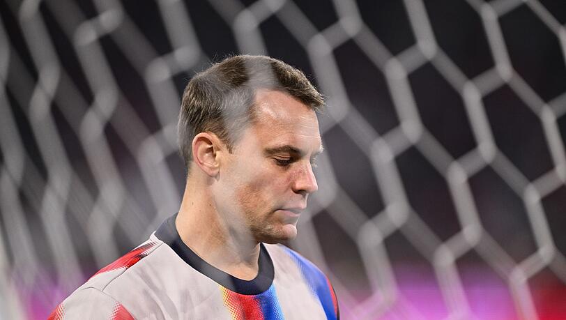 Manuel Neuer musste nach 45 Minuten wieder angeschlagen raus.