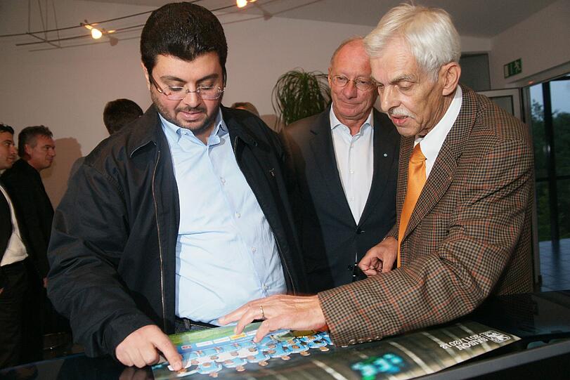 Präsident Dieter Schneider mit Investor Hasan Ismaik und Franz  Maget.