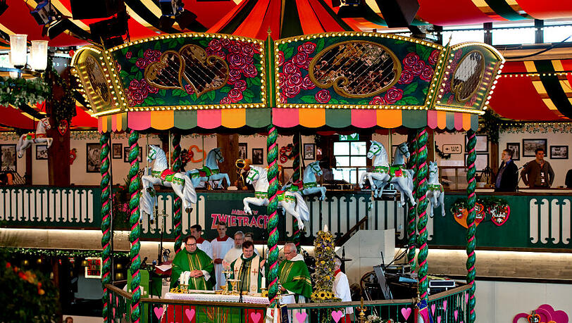 Wiesn-Gottesdienst im Marstall auf der Wiesn. Wiesn-Gottesdienst im Marstall auf der Wiesn.