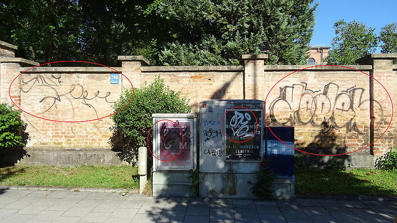 Die von den Australiern gesprühten Graffitis am jüdischen Friedhof.